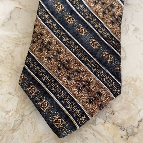 Christian Dior?100% Silk Tie - Picture 6 of 9